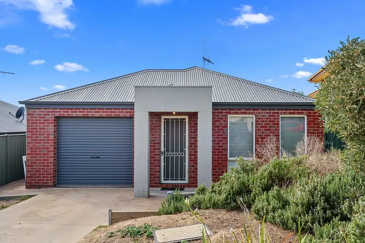 2/1 Martin Court, Golden Square VIC 3555