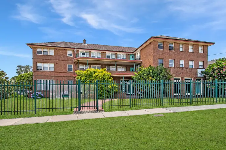 82 Parkway Avenue, Cooks Hill NSW 2300