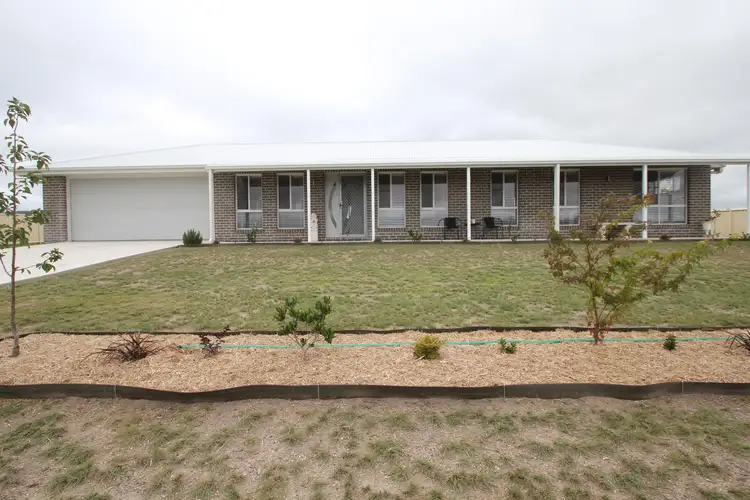 12 Parkes Drive, Tenterfield NSW 2372