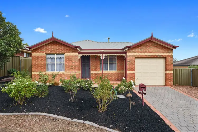 9 Baden-Powell Place, Strathdale VIC 3550