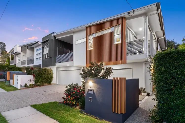 7 Sixth Avenue, Balmoral QLD 4171