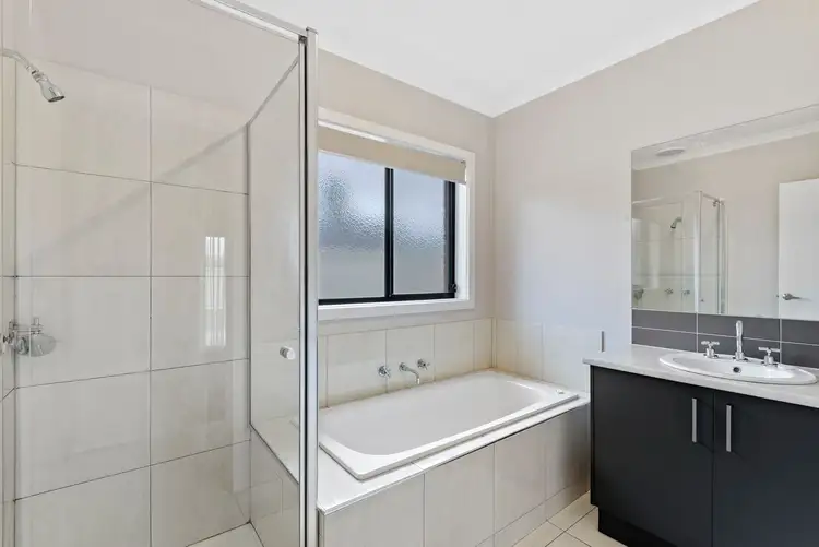 Fifth view of Homely house listing, 19 Arinya Close, Ascot VIC 3551