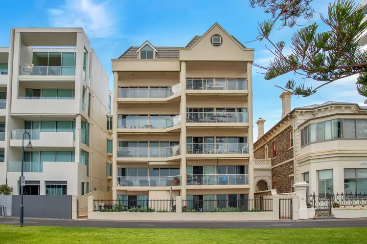 7/5 South Esplanade, Glenelg SA 5045