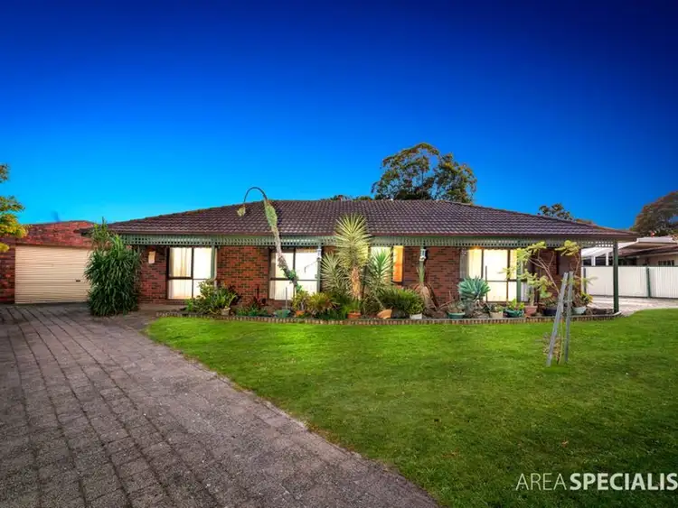 33 Endeavour Drive, Cranbourne North VIC 3977