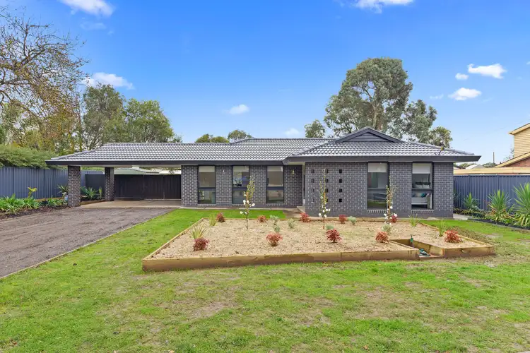 15 Cliff Avenue, Strathdale VIC 3550