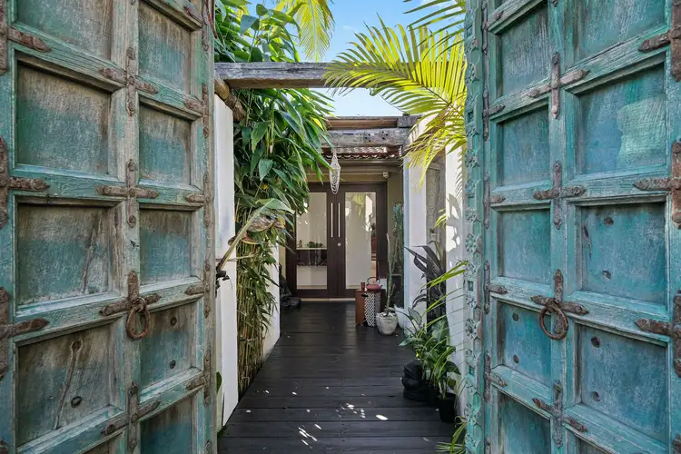 6 Mulawa Close