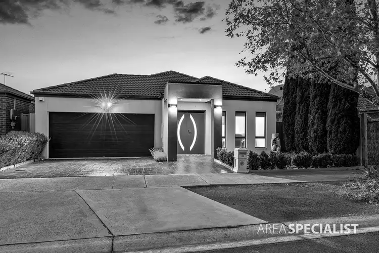 32 Cobaw Circuit, Caroline Springs VIC 3023