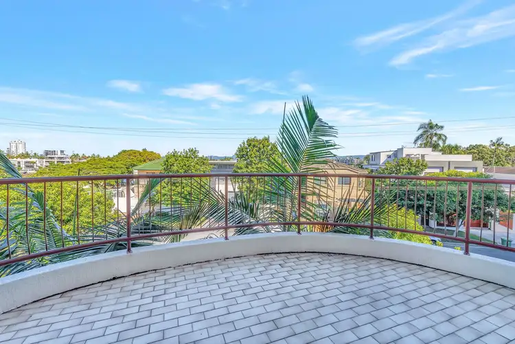8/268 Stanhill Drive, Chevron Island QLD 4217