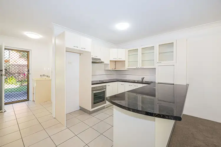 2/9 Hall Avenue, Bongaree QLD 4507