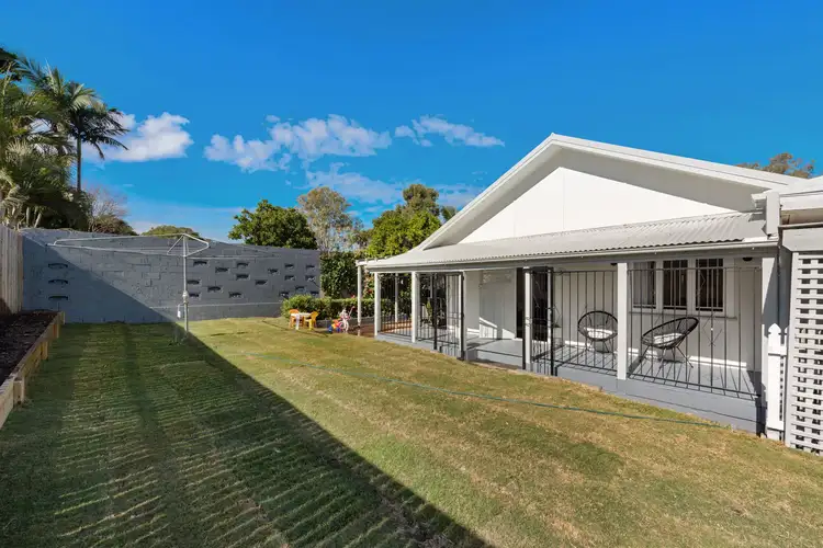 28 Logan Avenue, Oxley QLD 4075