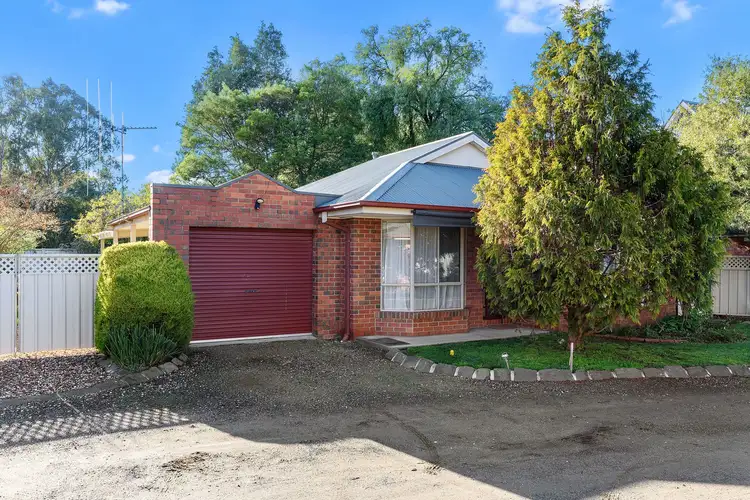 2/27 Weeroona Avenue, North Bendigo VIC 3550
