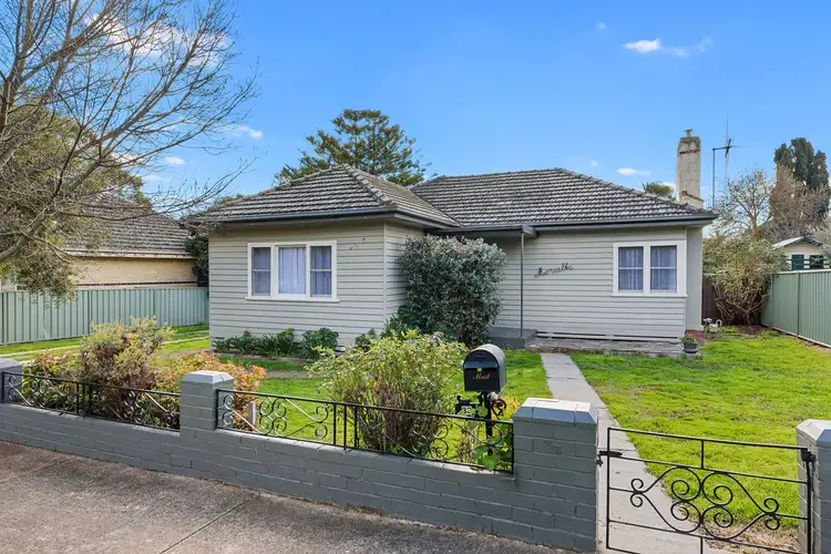 33 College Crescent, Flora Hill VIC 3550