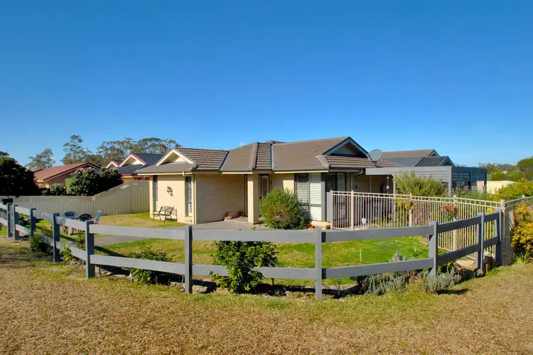 8 Gowlland Crescent, Callala Bay NSW 2540
