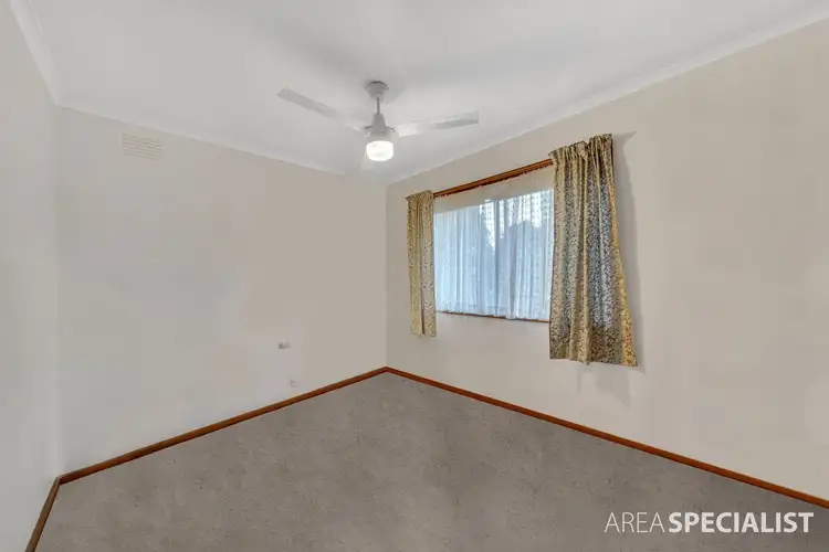 Fifth view of Homely house listing, 2 Oxley Court, Cranbourne North VIC 3977