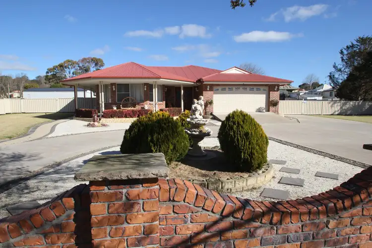231 Douglas Street, Tenterfield NSW 2372