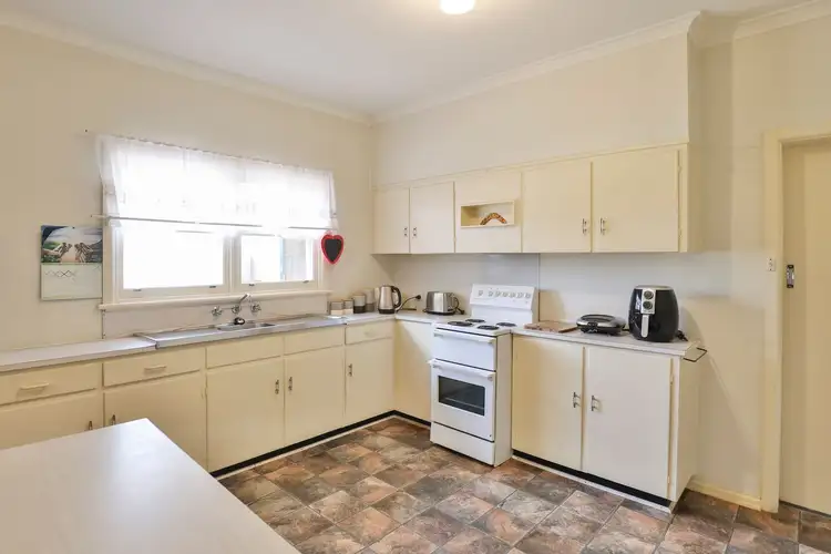 Fifth view of Homely house listing, 8 Barry Avenue, Mildura VIC 3500