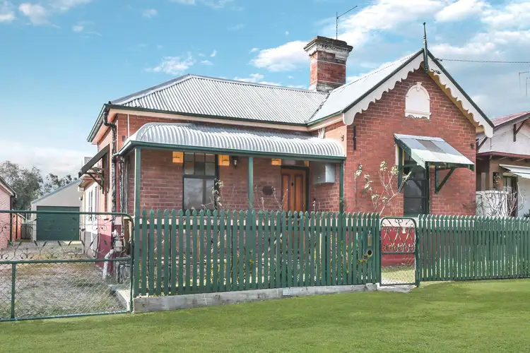 7 Morrisset Street, Bathurst NSW 2795