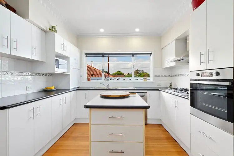 Sixth view of Homely house listing, 10 Bennett Court, Traralgon VIC 3844