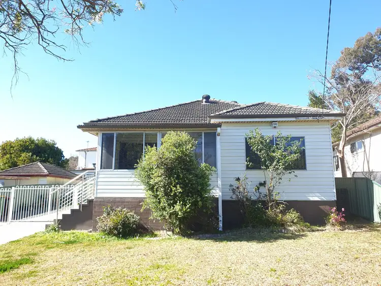 4 Larien Crescent, Birrong NSW 2143