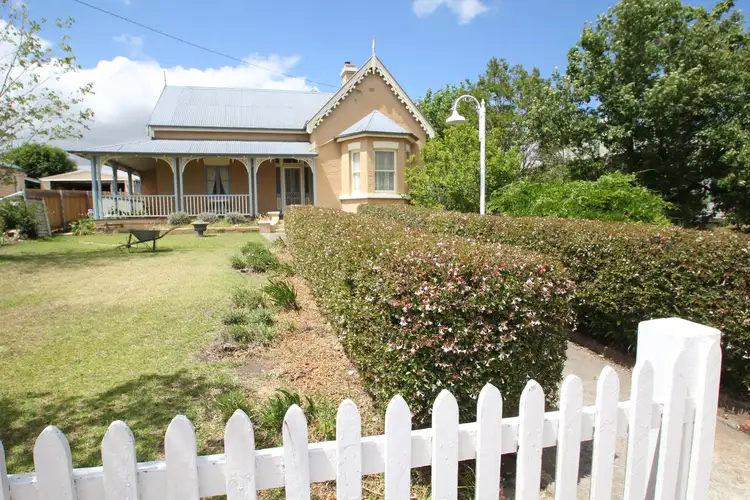 89 Molesworth Street, Tenterfield NSW 2372