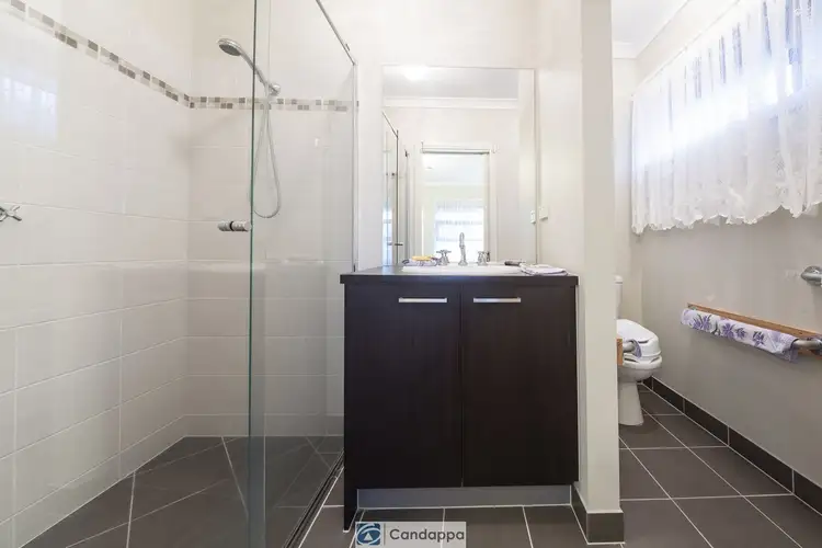 Sixth view of Homely house listing, 2 Eucalypt Court, Drouin VIC 3818