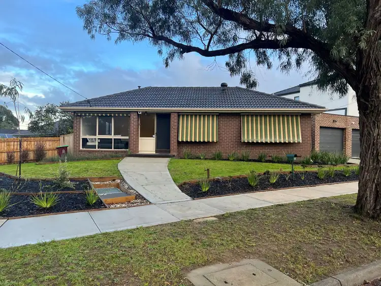 1 Lamont Crescent, Cranbourne VIC 3977