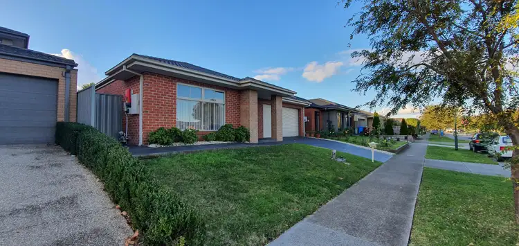 Second view of Homely house listing, 8 Bonnell Grove, Cranbourne East VIC 3977