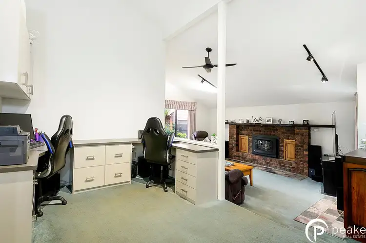 Fifth view of Homely house listing, 2 Reginald Close, Berwick VIC 3806