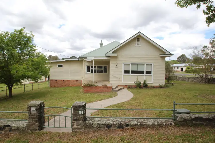 163 Logan Street, Tenterfield NSW 2372
