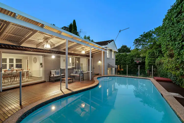 15 Raymond Avenue, Warrawee NSW 2074