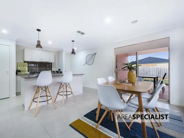 Sixth view of Homely house listing, 27 Valencia Circuit, Cranbourne VIC 3977