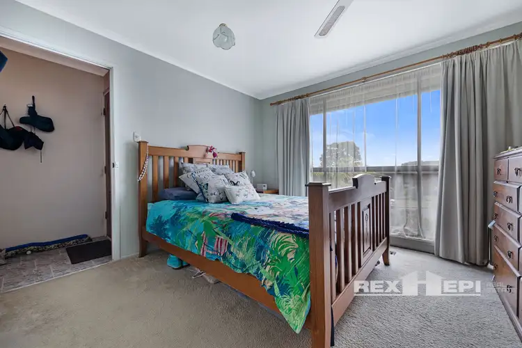 Fifth view of Homely house listing, 8 Dulnain Close, Hampton Park VIC 3976