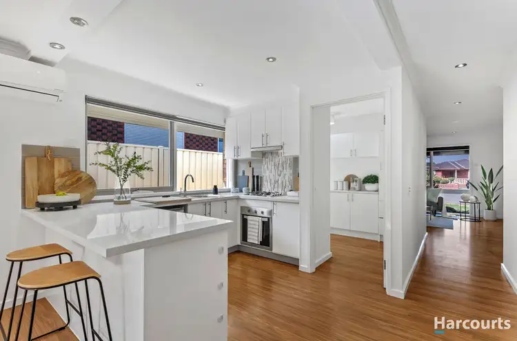 1/3 Redbank Court, Kings Park VIC 3021