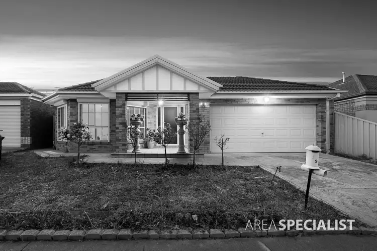 9 Springfield Close, Caroline Springs VIC 3023