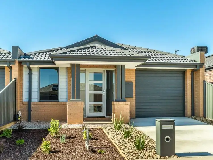 2/15 Langley Drive, Epsom VIC 3551
