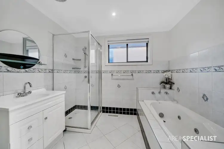 Sixth view of Homely unit listing, 1/8 Castlecrag Close, Endeavour Hills VIC 3802