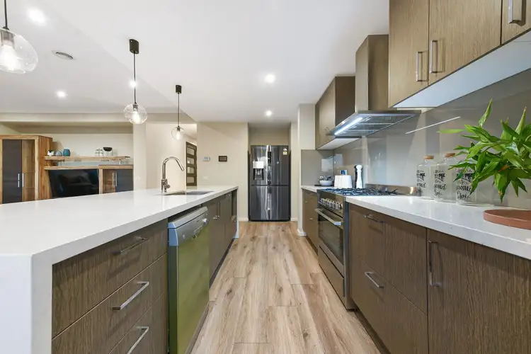 Sixth view of Homely house listing, 2 Bickerton Court, Hampton Park VIC 3976