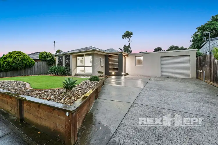 10 Blaxland Avenue, Cranbourne North VIC 3977