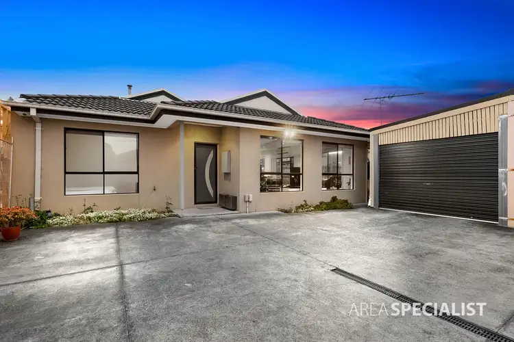 2/3 McRae Avenue, St Albans VIC 3021