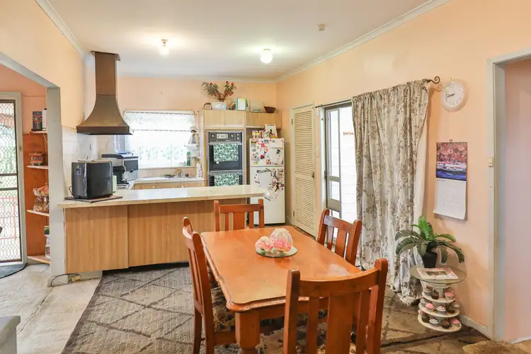 Fifth view of Homely house listing, 7 Loddon Avenue, Red Cliffs VIC 3496