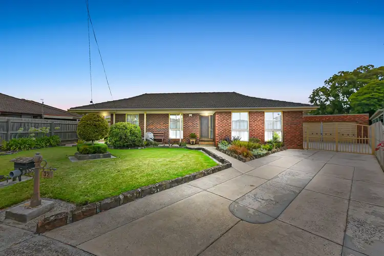 Second view of Homely house listing, 32 Elmsford Court, Keysborough VIC 3173