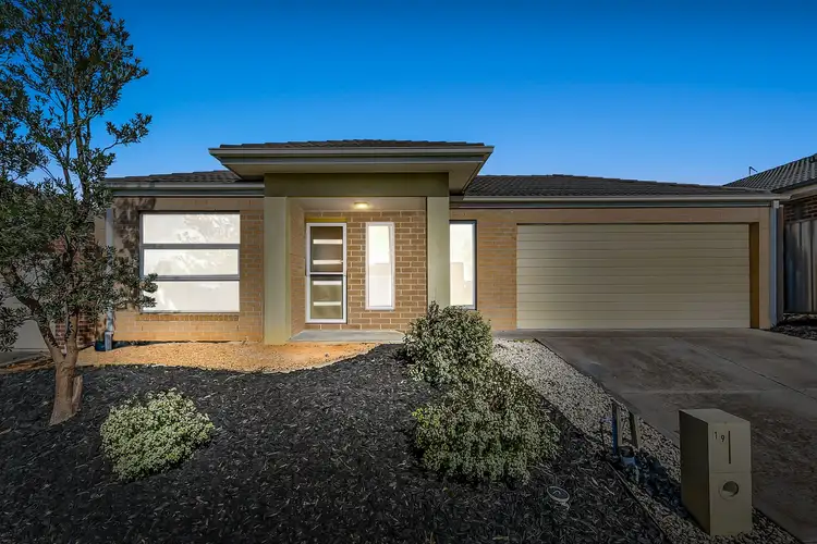 19 Obrien Parade, Pakenham VIC 3810