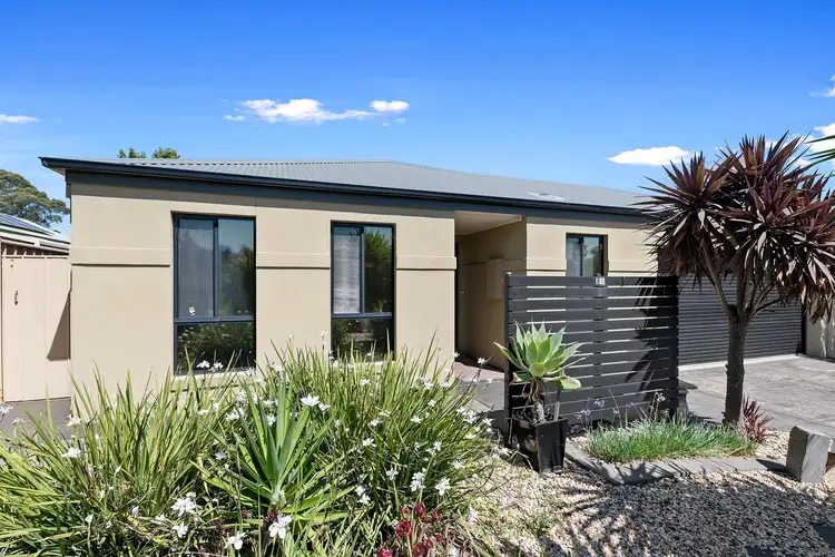 8B Mayfield Parade, Strathdale VIC 3550