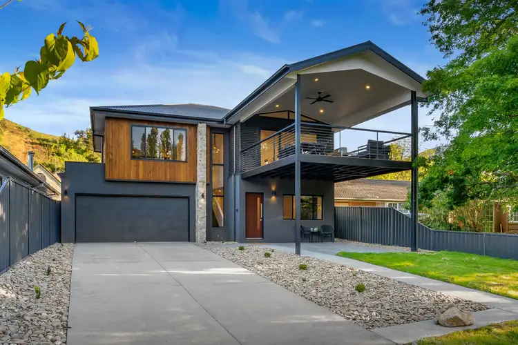 9B Showers Avenue, Bright VIC 3741
