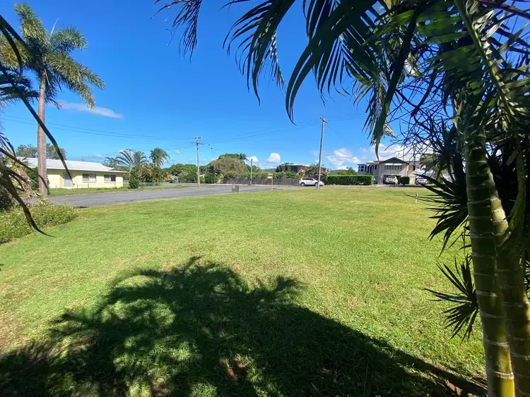 32 Leslie Street, Sarina QLD 4737