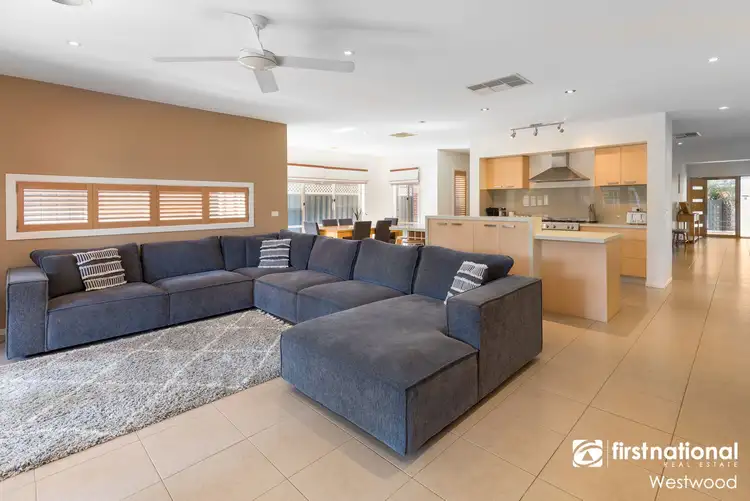 12 Mundi Crescent, Manor Lakes VIC 3024