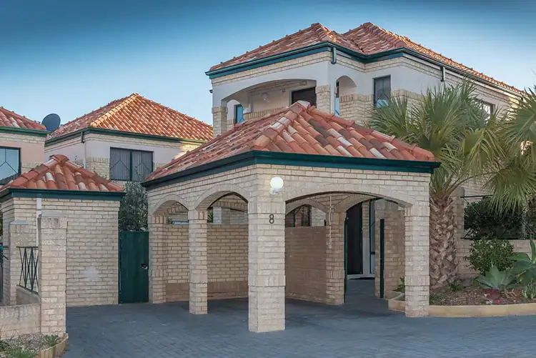 8/62 Broadbeach Boulevard, Hillarys WA 6025
