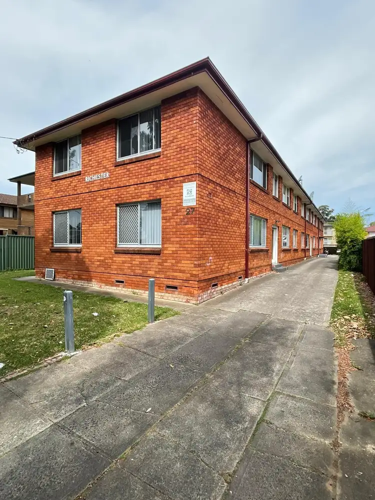 27 Macquarie Road