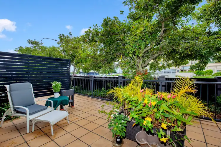 3/2 Broad Street, Labrador QLD 4215