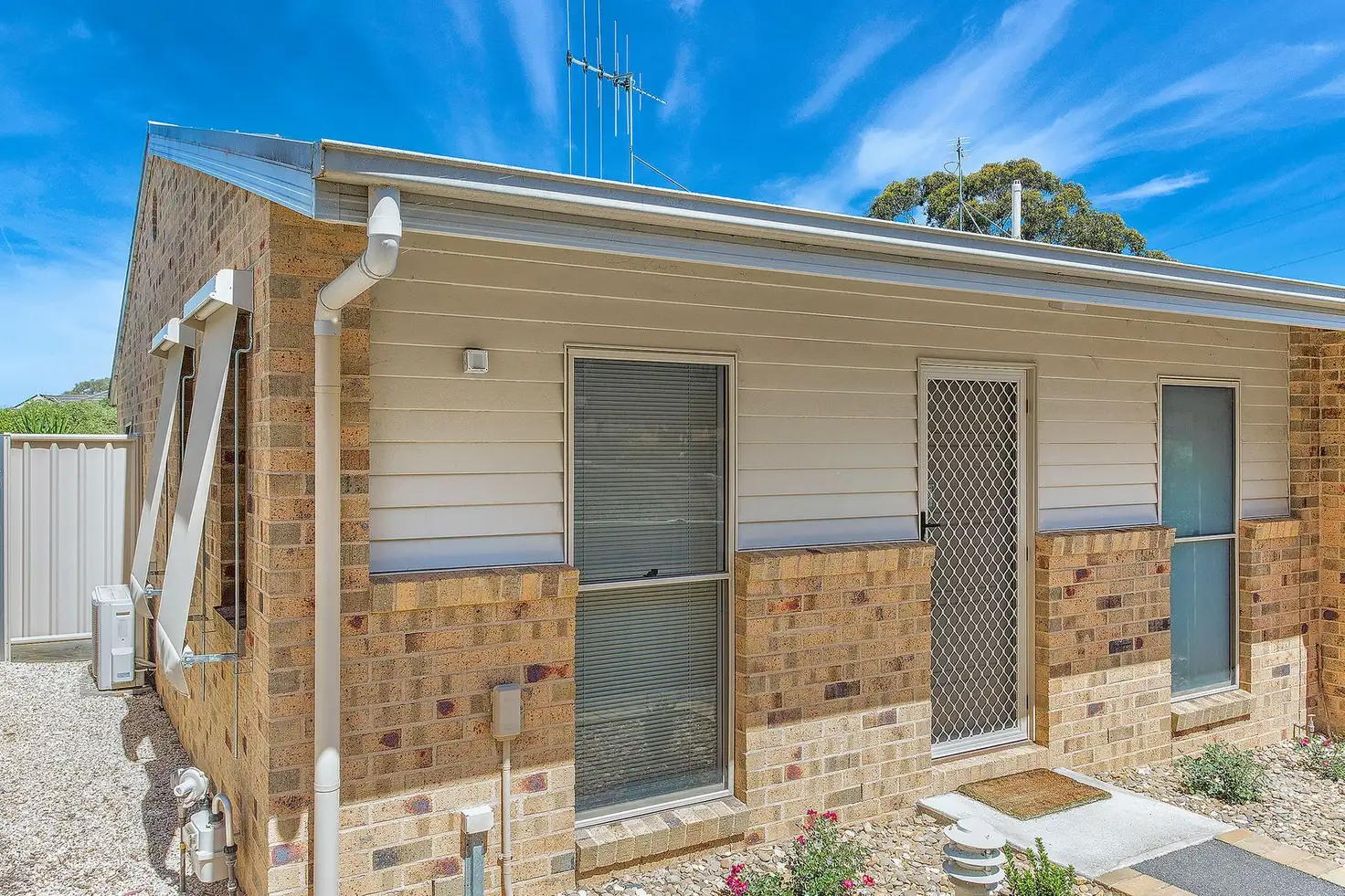 Main view of Homely unit listing, 2/50 Mistletoe Street, Golden Square VIC 3555